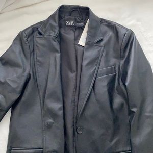 Zara Faux Oversized Leather Blazer. Size XS, BLACK.